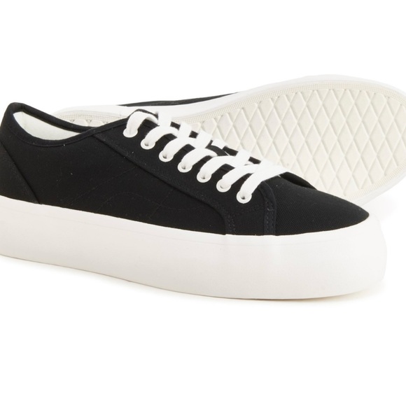 Cushionaire TAG Sneakers for women new in box NWT - Picture 1 of 9